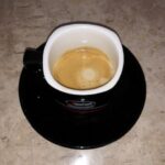 Xícara Preta de Café Brasileiro