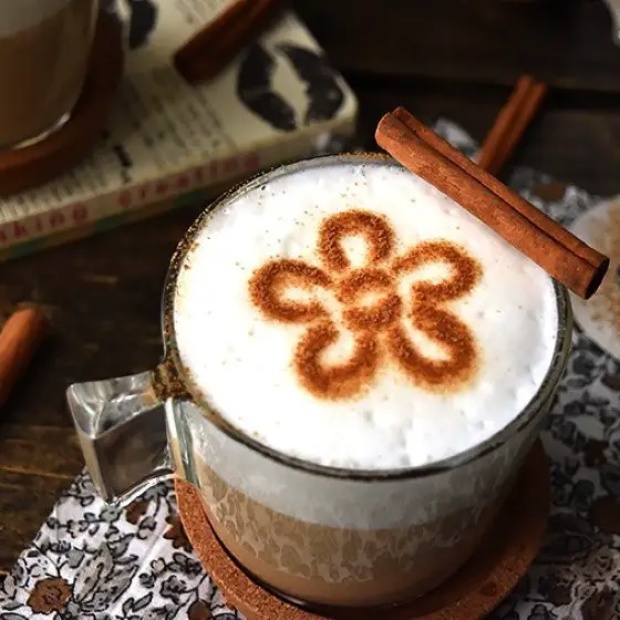 cappuccino-cremoso-mistura-leite-ninho-café-solúvel-simples-chocolate-caseiro-batedeira