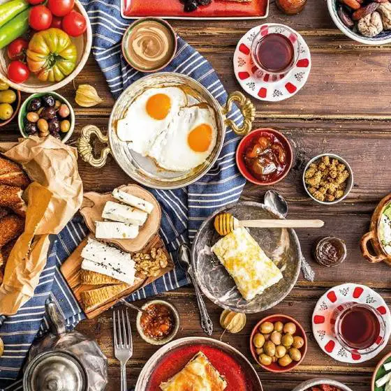 Café- da -manhã- tradicional- da- Turquia- tem -frutas