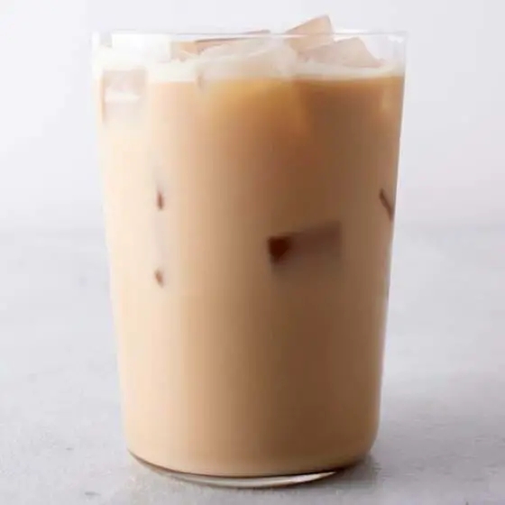 Como- fazer -Iced-Vanilla -Latte- com- espuma -de- leite
