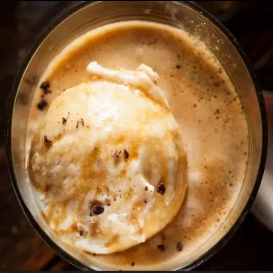 Como- fazer- cappuccino- com sorvete- e -chocolate- em -pó