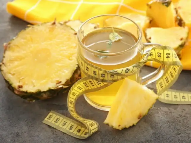 Como -preparar- o- chá -de- abacaxi -com -canela