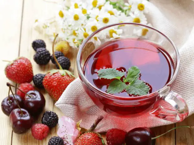 Quais- são -os -benefícios -do- chá -de- frutas- vermelhas