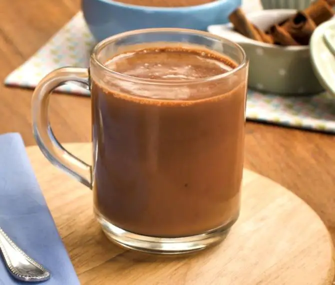 cafe-com-chocolate-quente-cremoso-creme-de-leite
