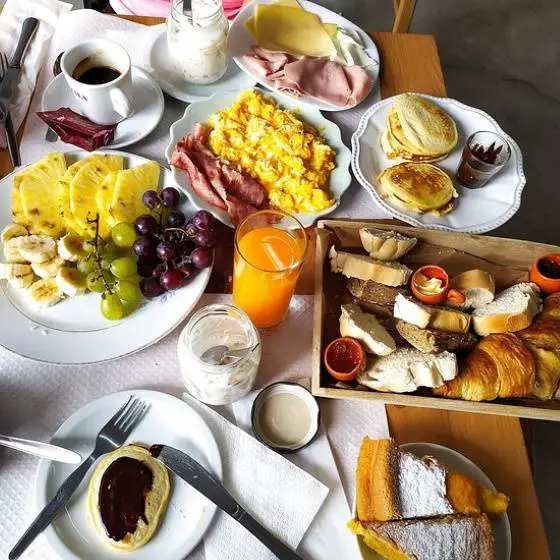 Café da Manhã em Portugal | Pequeno Almoço Típico Português!