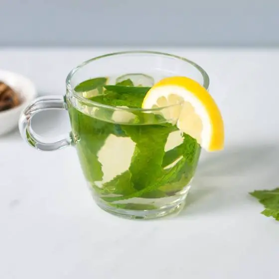 Chá- de- limão- com -Hortelã- é- bom- para -garganta- inflamada