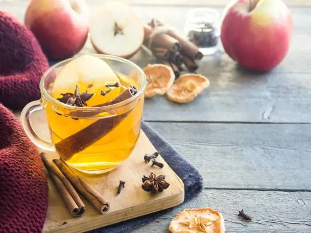 Como- fazer- chá -de -maçã- com- canela