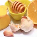 Quais -são- os -benefícios- do- chá- de- limão -com- alho- e- mel
