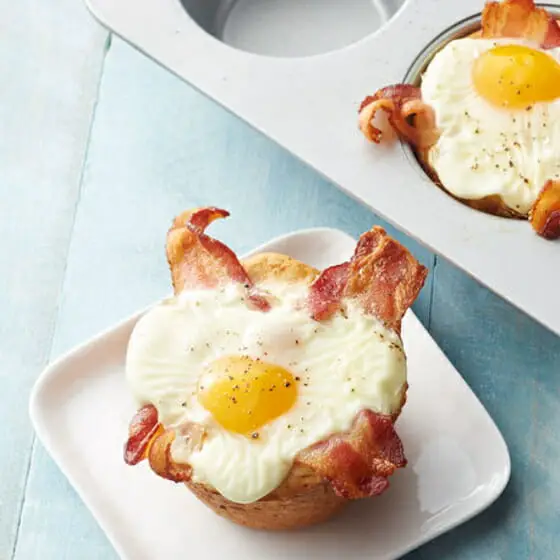 Quais -são- os -benefícios- de -comer -bacon- e- ovos- no- café- da -manhã