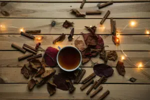 Chá de Canela para Descer Menstruação Atrasada Funciona mesmo de verdade