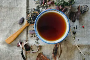 Chá para Enjoo e Má Digestão Para que serve e como tomar